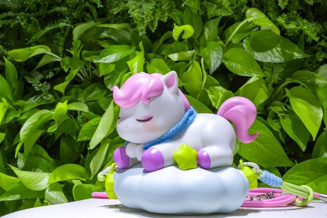 创首发长三角文博会上海老字号展现精彩设计新葡京手提灯笼、冰箱贴…马年豫园灯会文(图3)